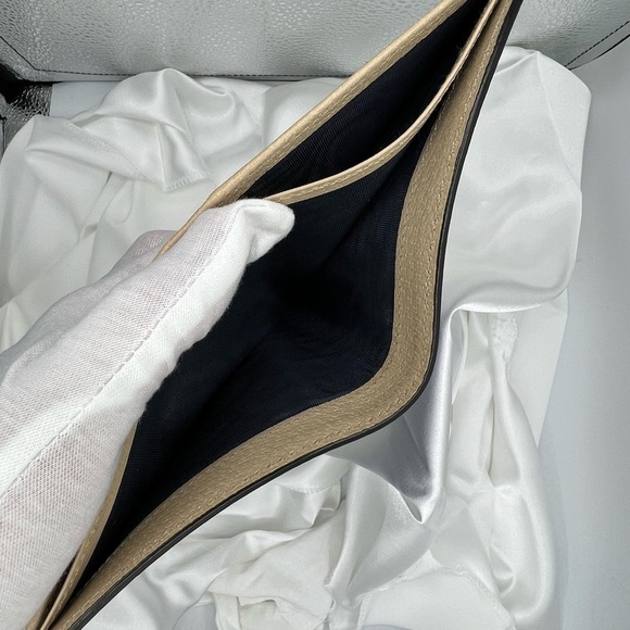 NEW ARRIVAL: GUCCI Off the Grid Navy Blue Nylon Bifold Wallet. FULL INCLUSION - Picture 12 of 13